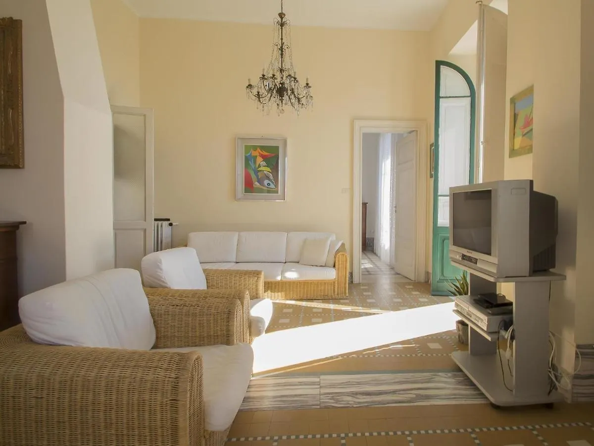Locazione Turistica Villa Nicodemi Marina di Massa 0*,