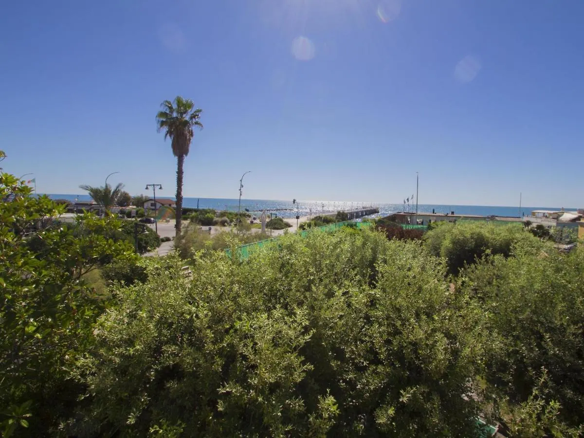Locazione Turistica Villa Nicodemi Marina di Massa Italy