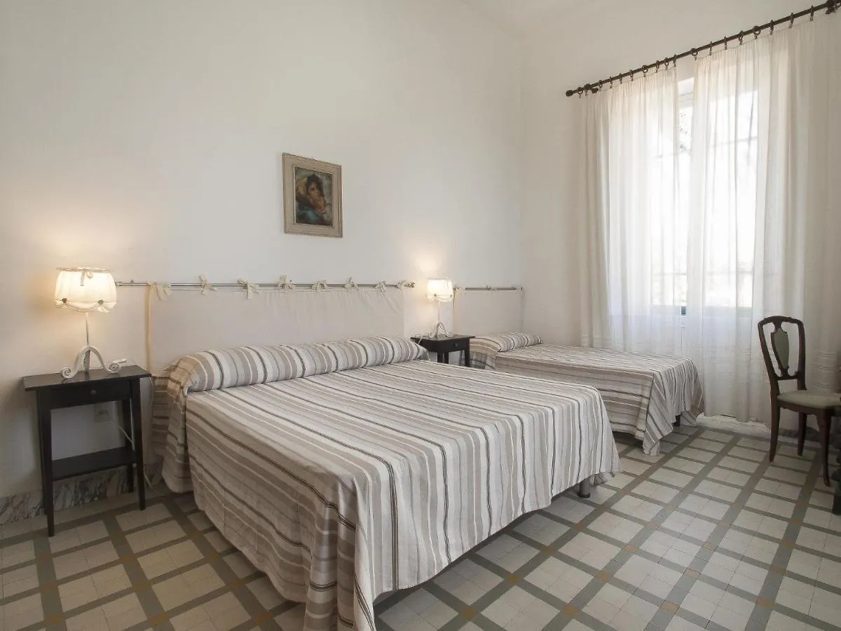 Locazione Turistica Villa Nicodemi Marina di Massa Italy