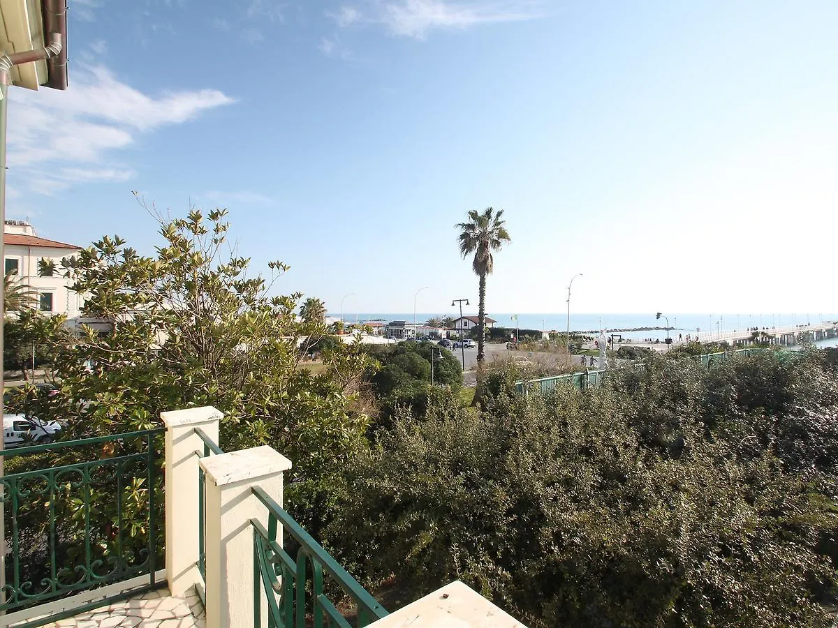 Apartment Locazione Turistica Villa Nicodemi Marina di Massa Italy